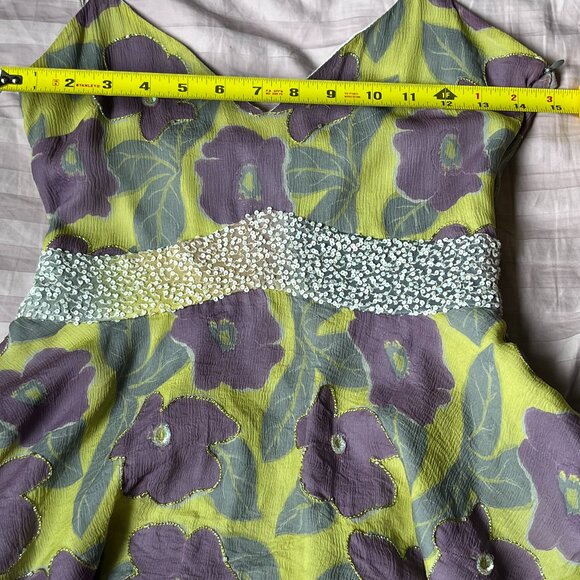 Australian designer 100% silk peplum top with floral design and sequins - Picture 7 of 13